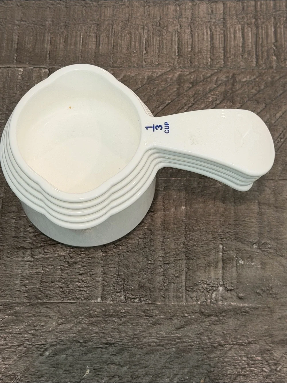 Set of 5 Tupperware White Measuring Cups w/Curved Handles & Double Pour Spouts